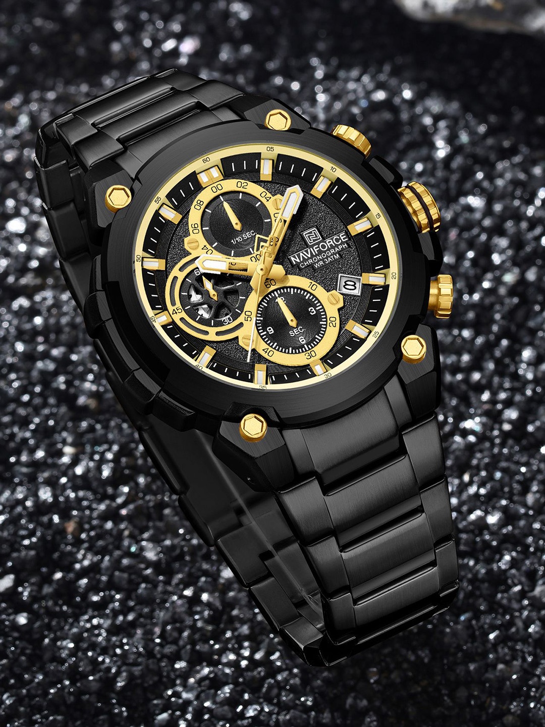

Naviforce Men Dial & Stainless Steel Straps Analogue Chronograph Watch NF8071_B G B, Black