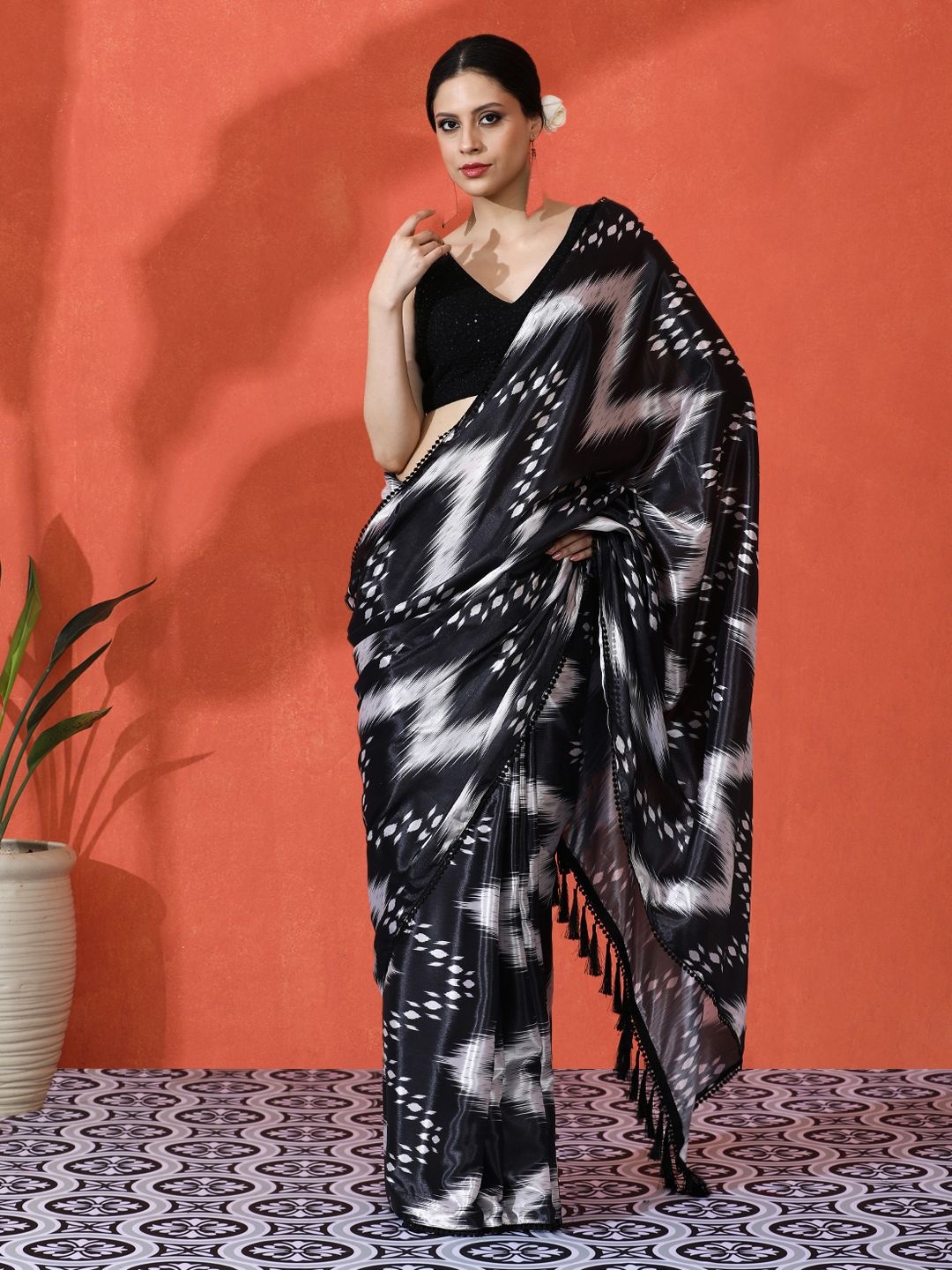 

Sangria Embellished Abstract Printed Digital Printed Satin Saree With Blouse Piece, Black