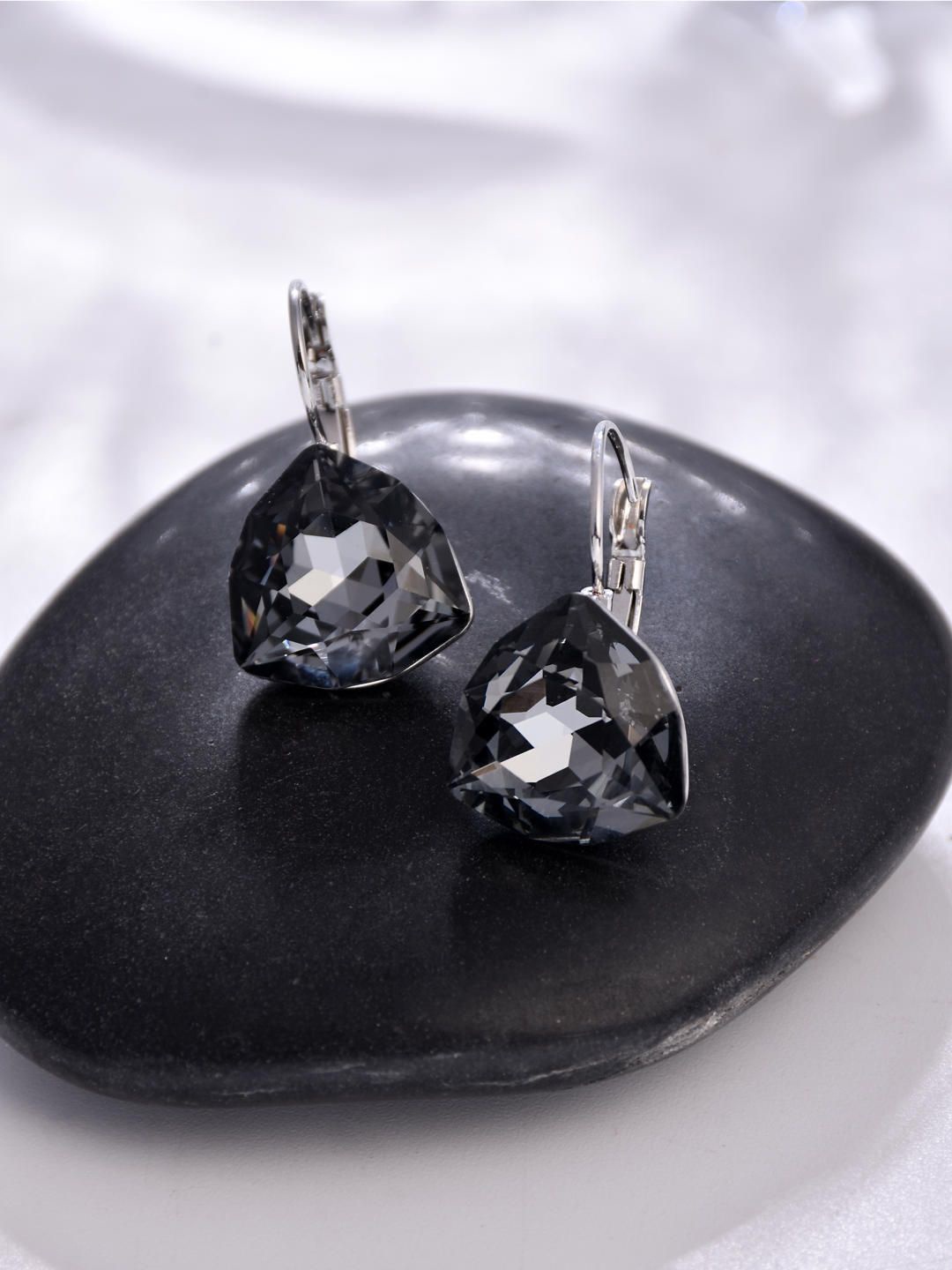 

Reenisaa Teardrop Shaped Drop Earrings, Grey