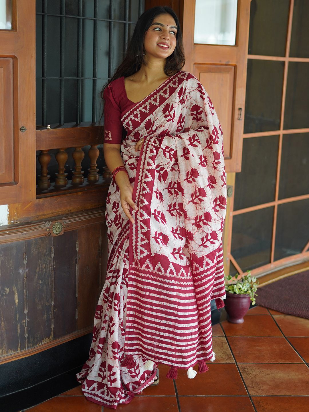 

LeeliPeeri Designer Batik Chanderi Saree, Maroon