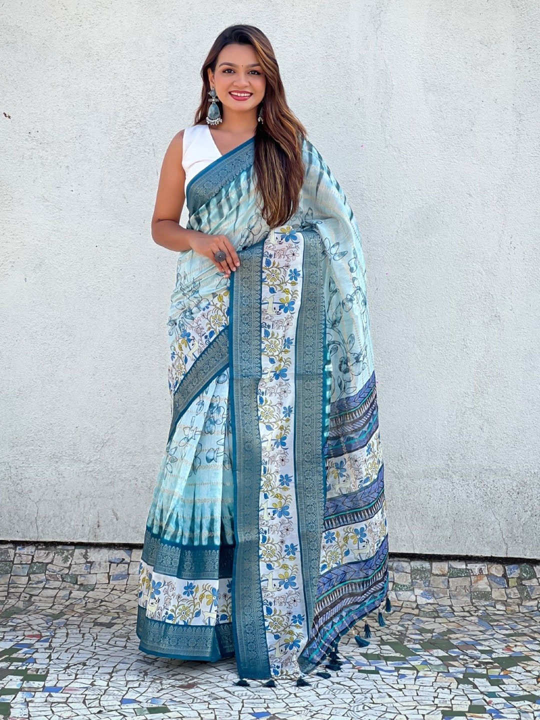 

DIVASTRI Floral Zari Chanderi Saree, Blue
