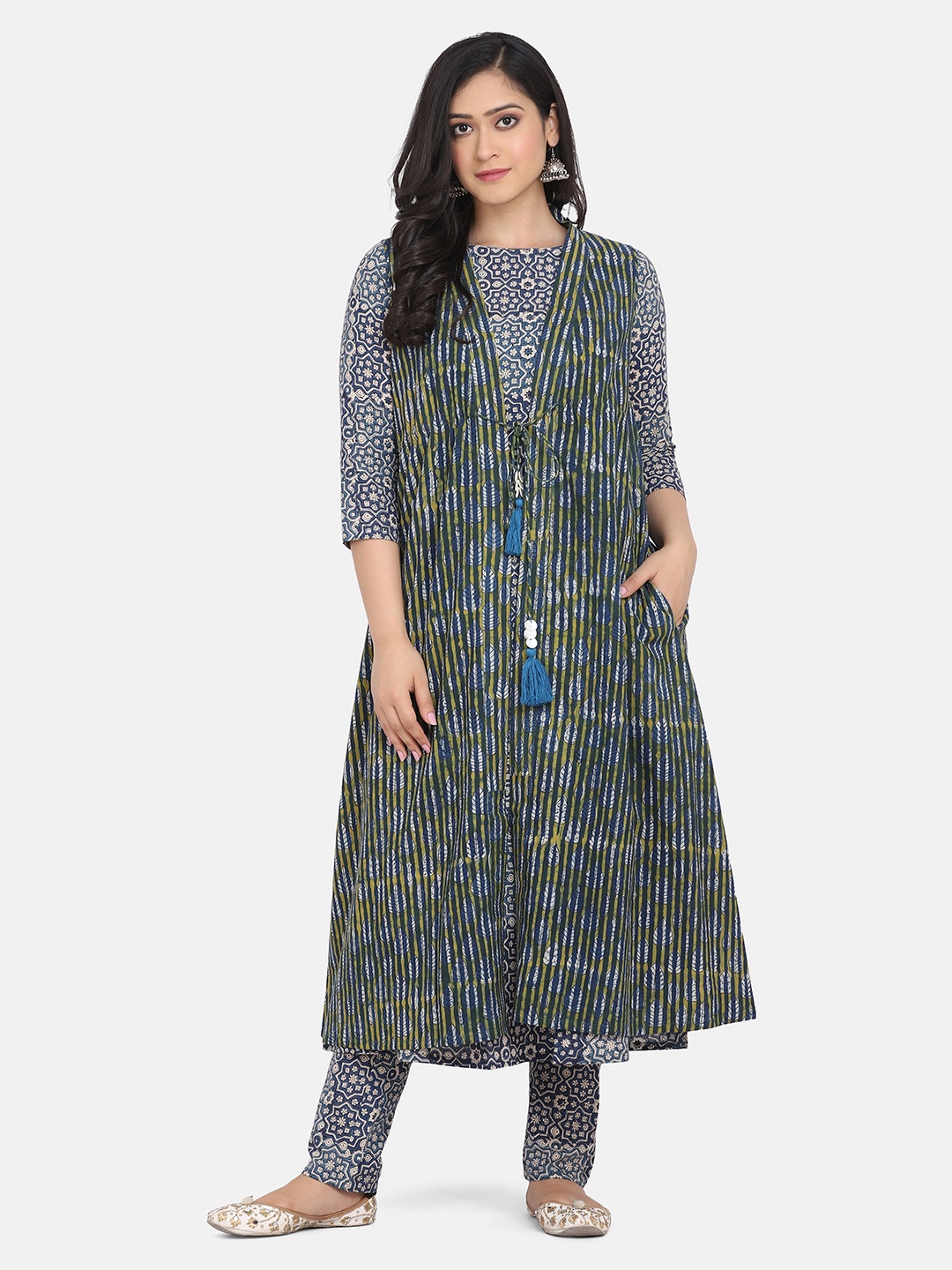 

Fourleaf Women Printed Regular Pure Cotton Kurta with Trousers, Green