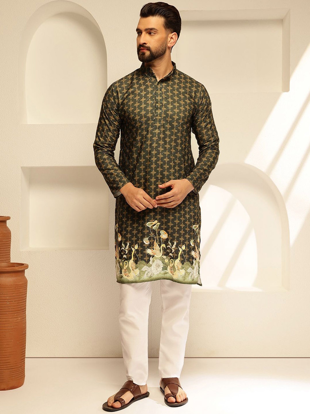 

SOJANYA Men Ethnic Motifs Embroidered Regular Thread Work Pure Cotton Kurta with Pyjamas, Green