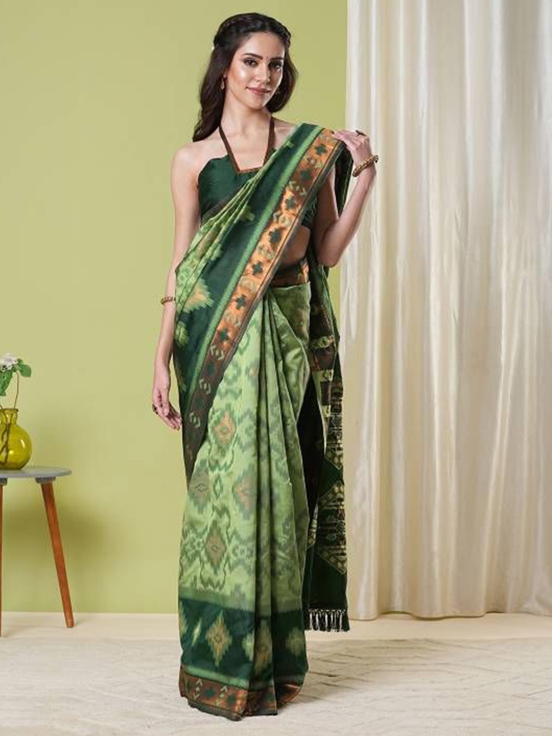 

HERE&NOW Woven Design Zari Art Silk Banarasi Saree, Green