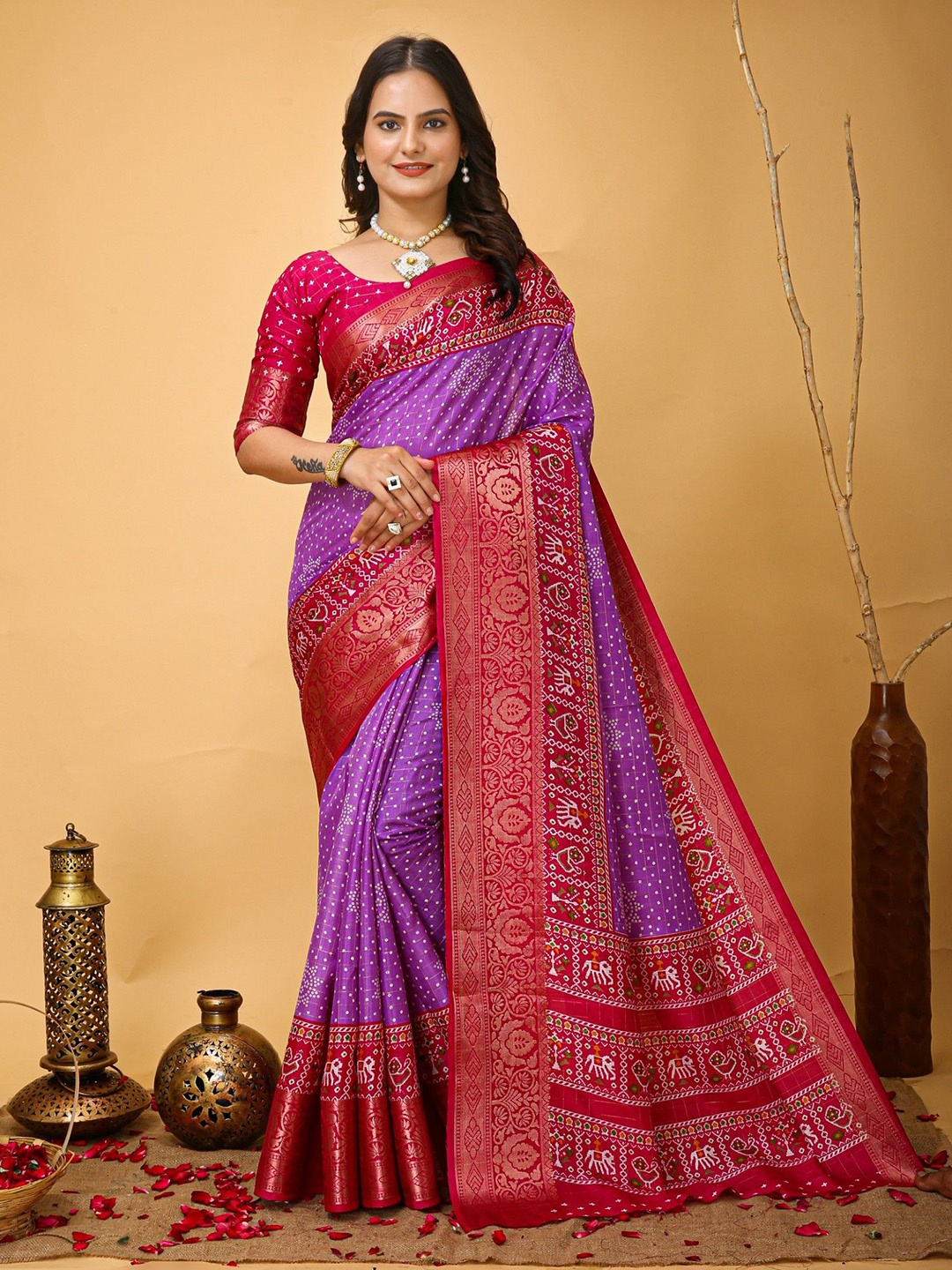 

Rangtulika Ethnics Floral Zari Saree, Purple