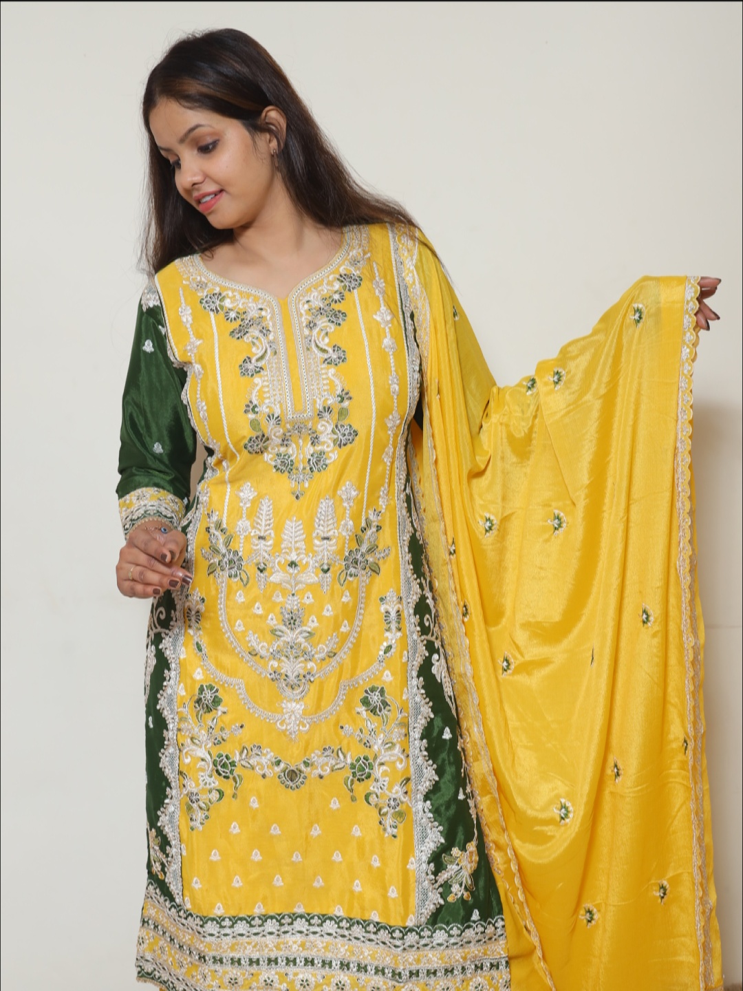 

Wavy Collection Women Ethnic Motifs Embroidered Regular Thread Work Pure Silk Kurta with Trousers & With, Yellow