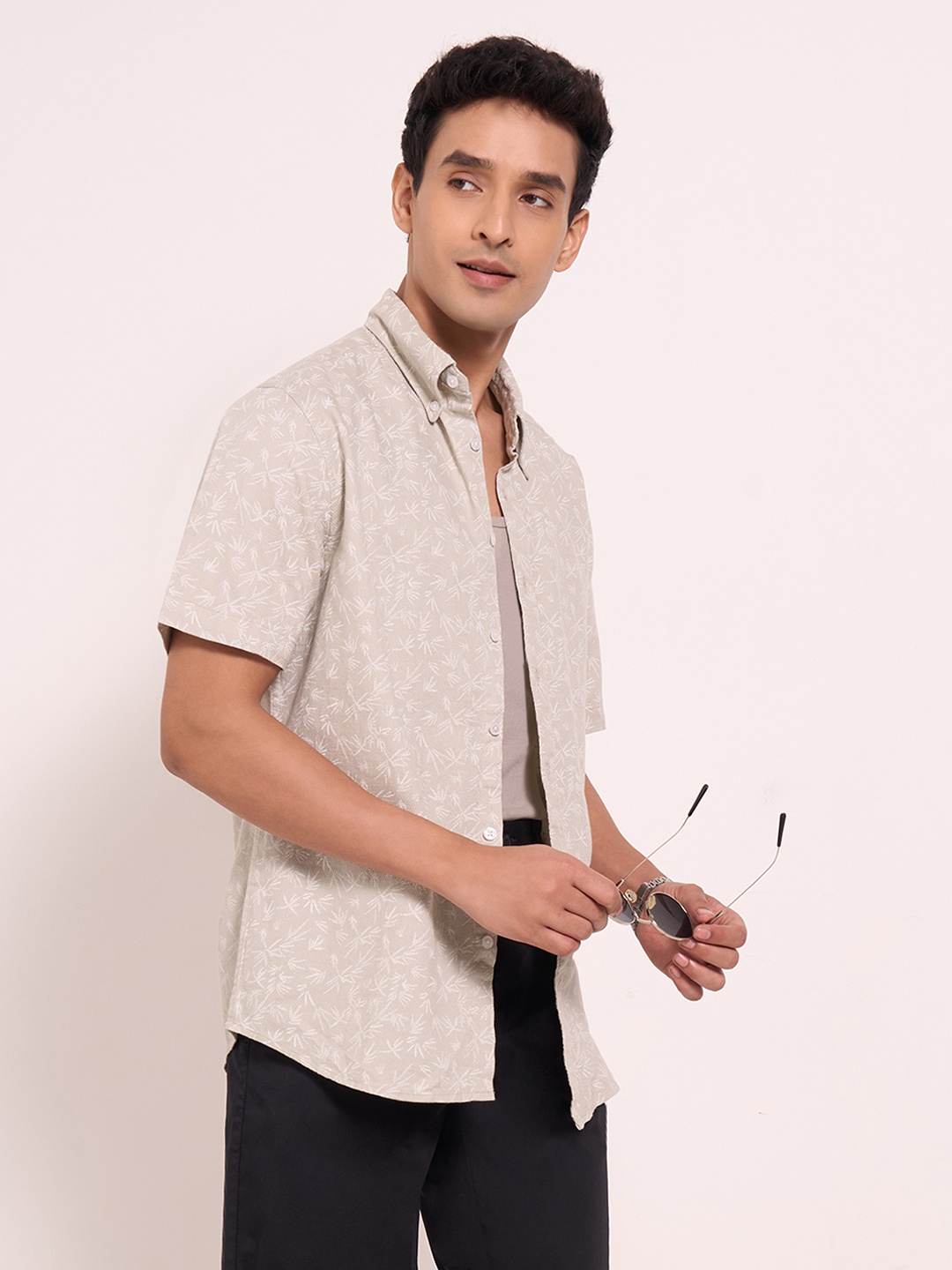 

Peregrine by Pantaloons Men Floral Opaque Casual Shirt, Green