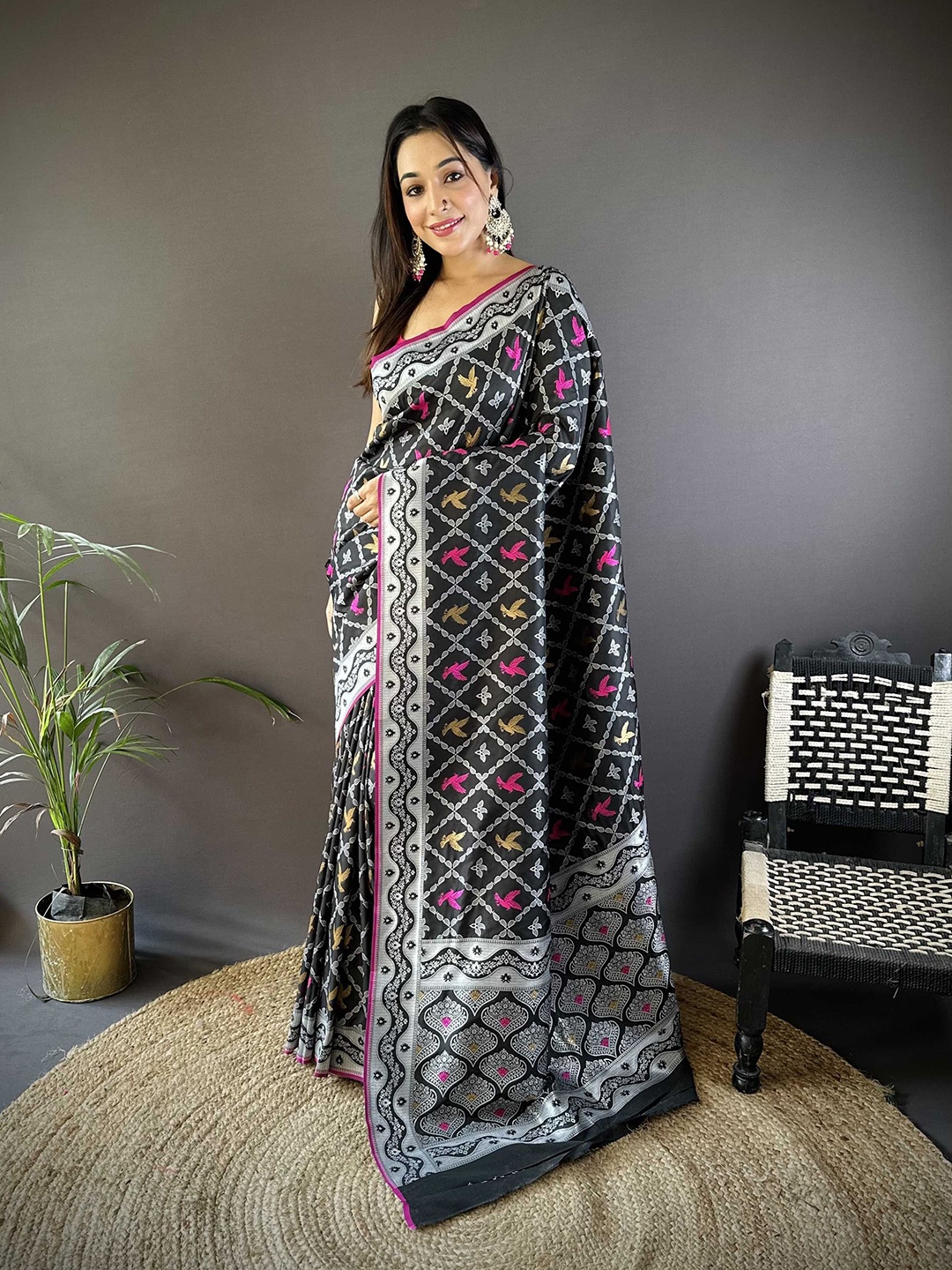 

LeeliPeeri Designer Woven Design Zari Silk Blend Banarasi Saree, Black