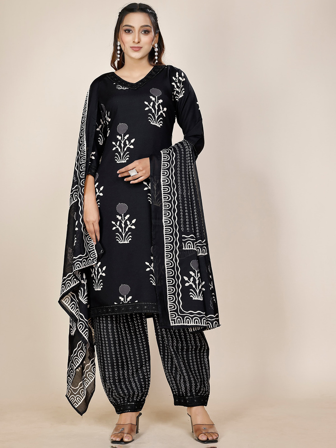 

KALINI Women Printed Regular Kurta with Harem Pants & With Dupatta, Black