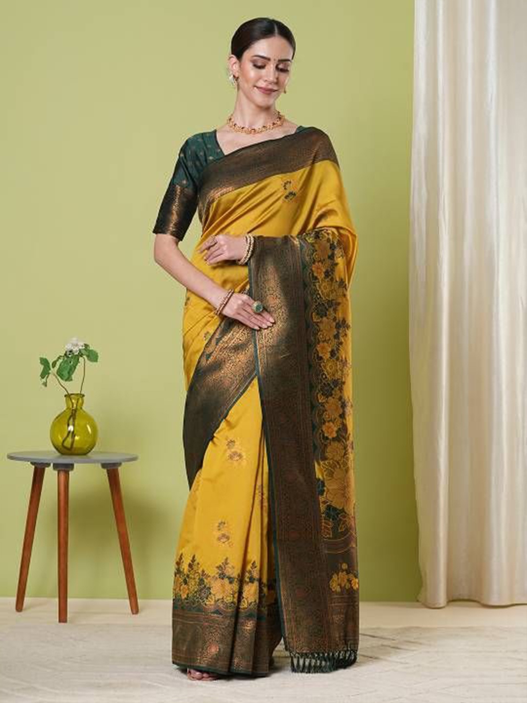 

HERE&NOW Woven Design Zari Silk Blend Banarasi Saree, Yellow