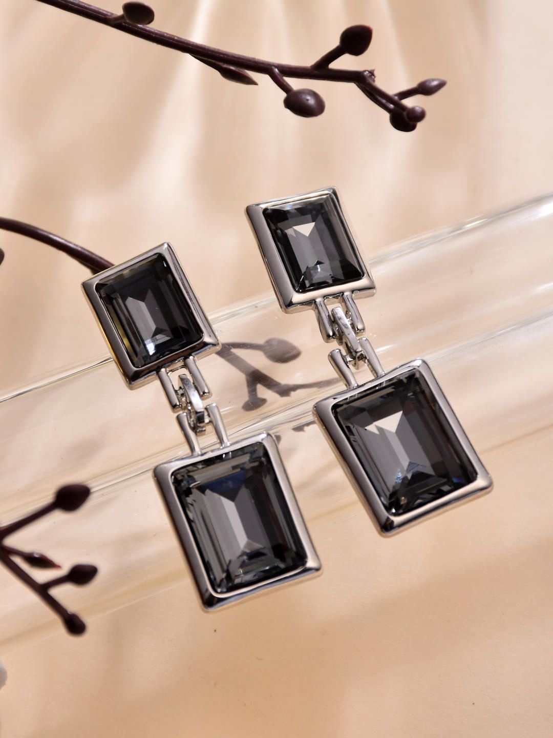 

Reenisaa Geometric Drop Earrings, Black