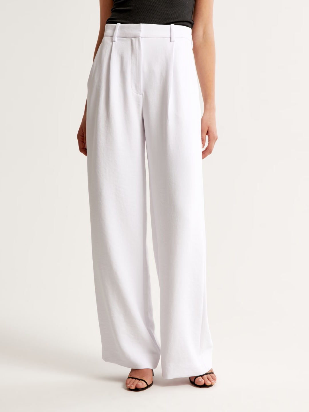 

Chemistry Women Classic Skinny Fit High-Rise Pleated Trousers, White