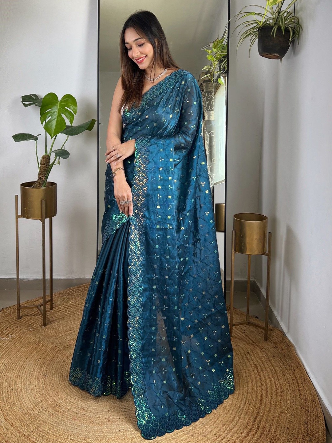 

DIVASTRI Embellished Embroidered Silk Blend Saree, Teal