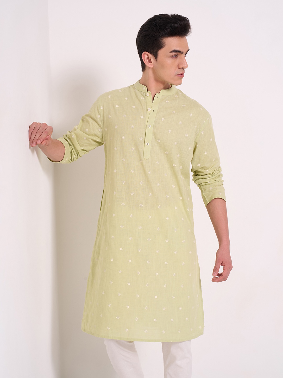 

indus route by Pantaloons Men Quirky Printed Thread Work Dobby Kurta, Green