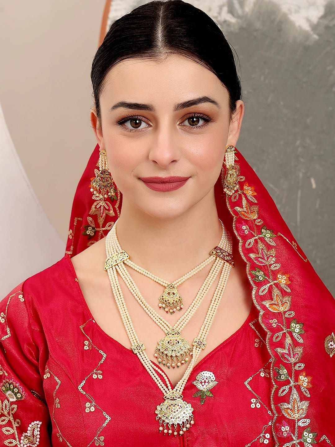 

Zhouse Gold-Plated Stone Studded & Beaded Jewellery Set