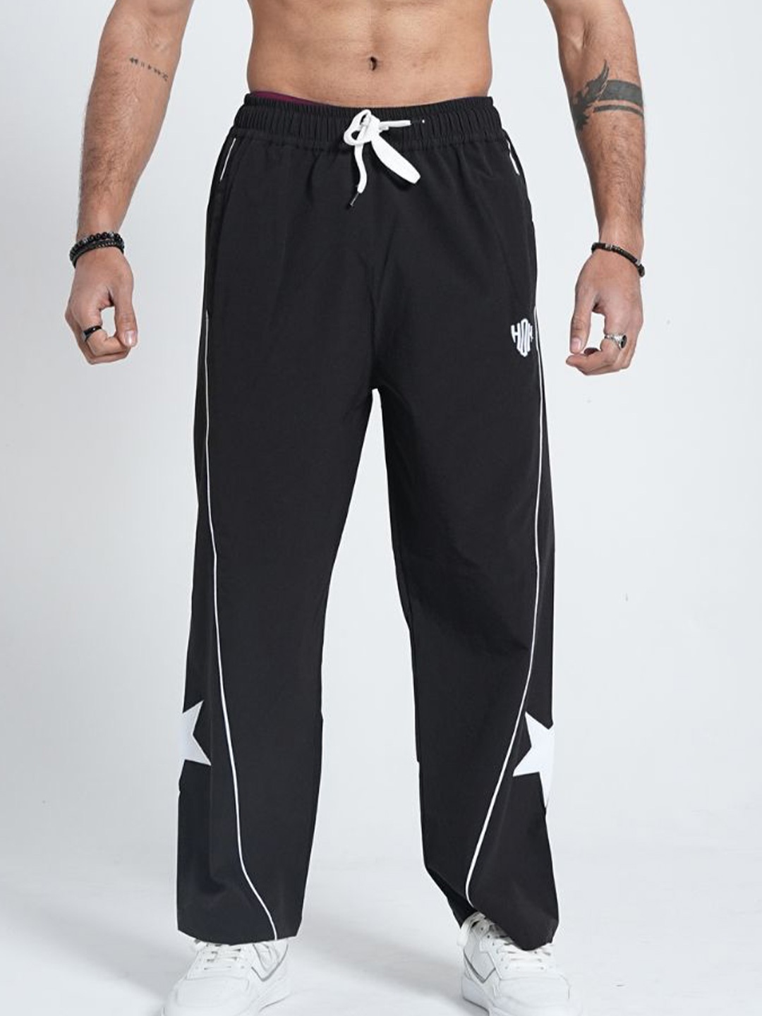 

House of Heroes Men Relaxed Fit Mid Rise Track Pants, Black