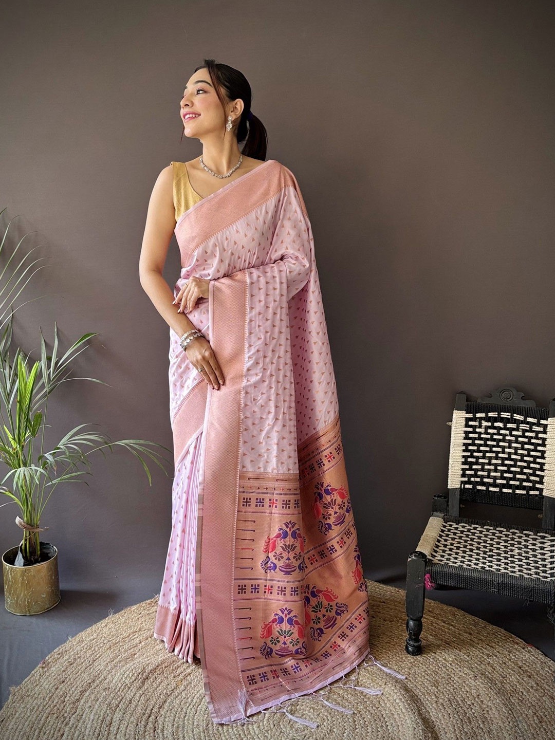 

Mitera Woven Design Zari Silk Blend Paithani Saree, Pink