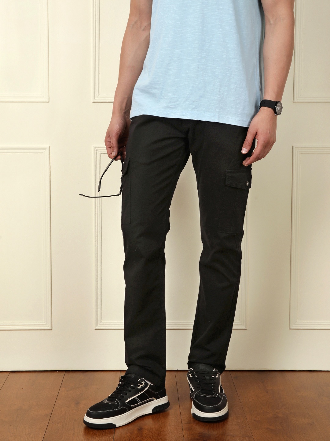 

WROGN Men Straight Fit Cargos Trousers, Black