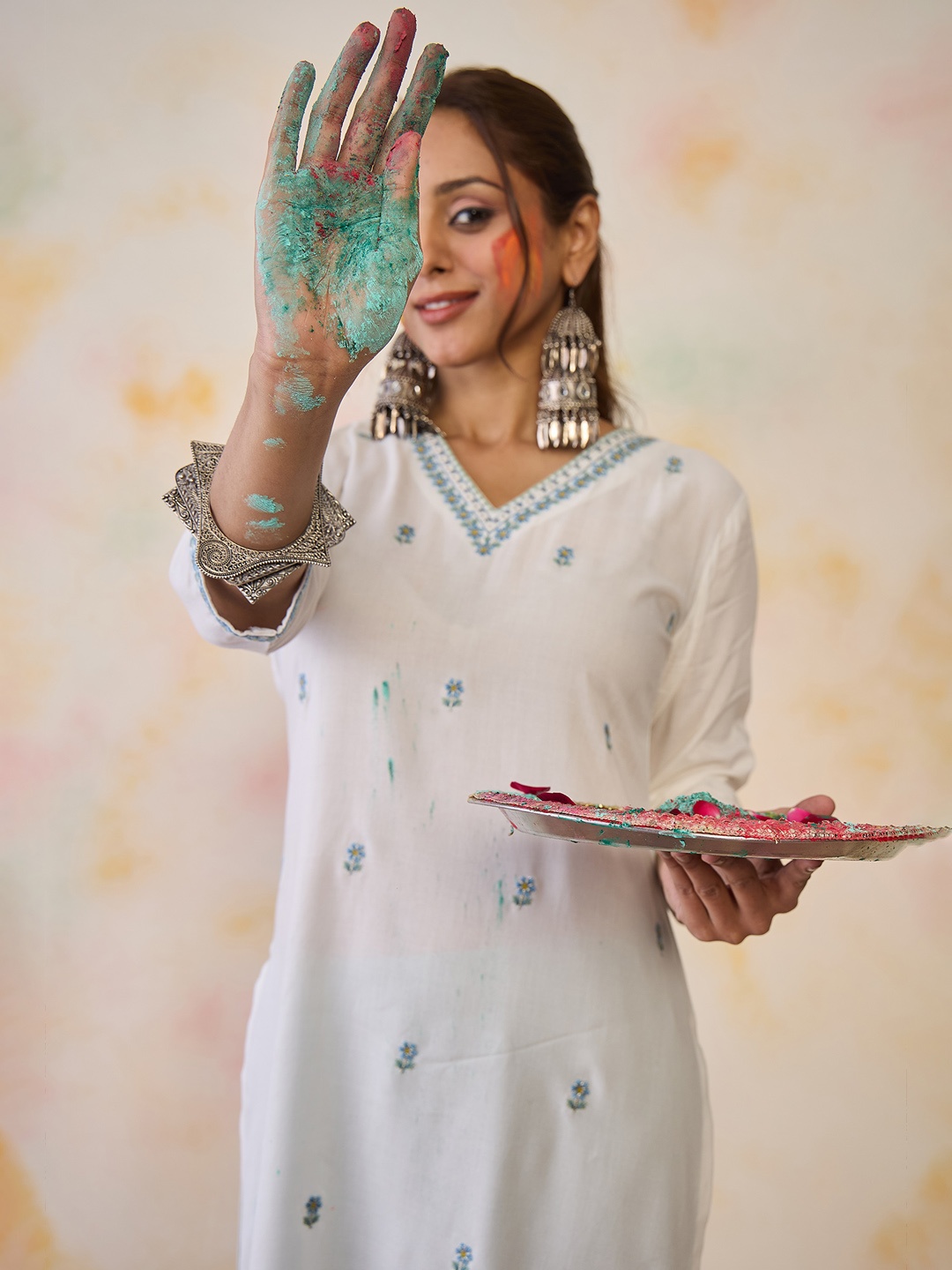 

Indo Era Women Floral Embroidered Thread Work Floral Kurta, White