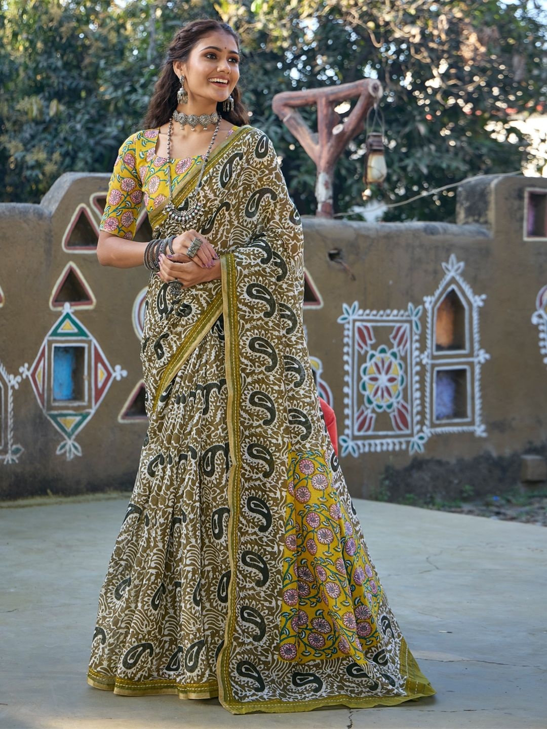 

CHUDIYA Paisley Zari Pure Cotton Saree, Olive