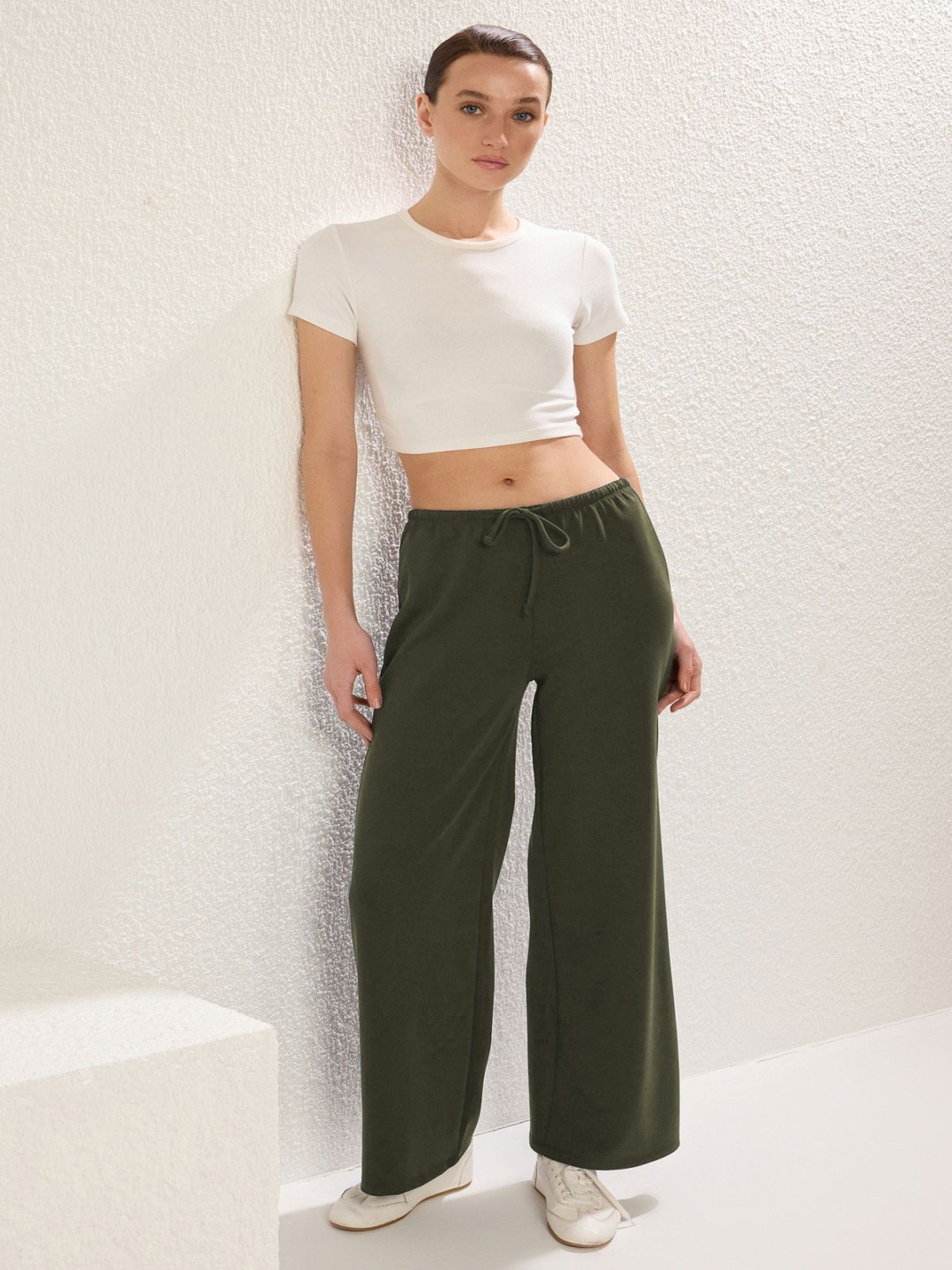 

Trendyol Women Trousers, Na