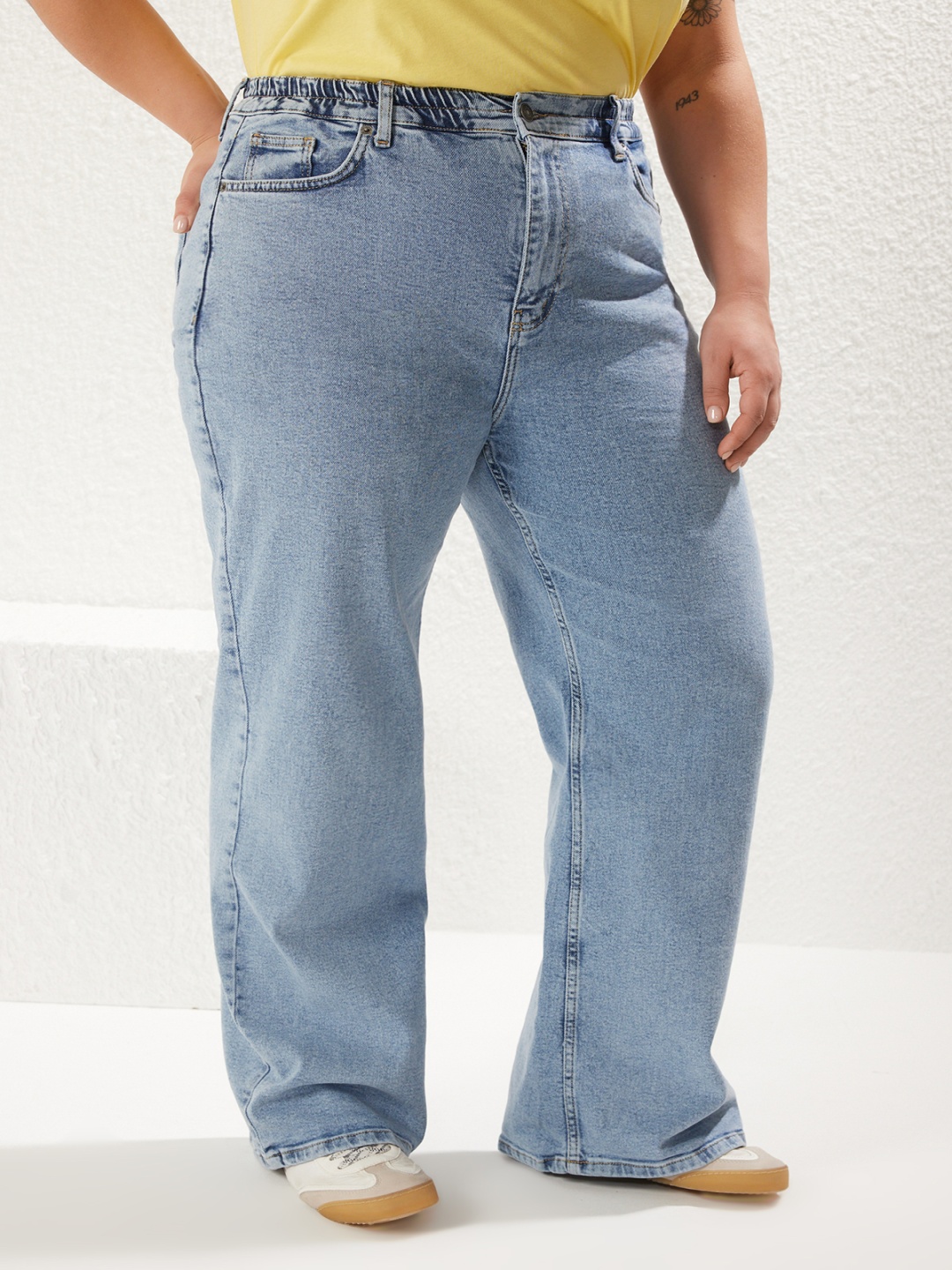 

Trendyol Women Heavy Fade Jeans, Na