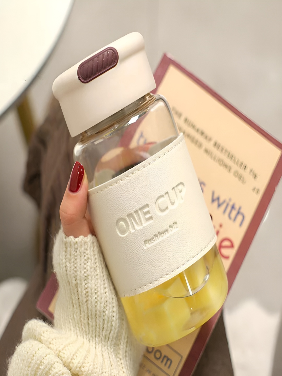 

YELONA White Single Glass Solid Double Wall Vacuum Water Bottle