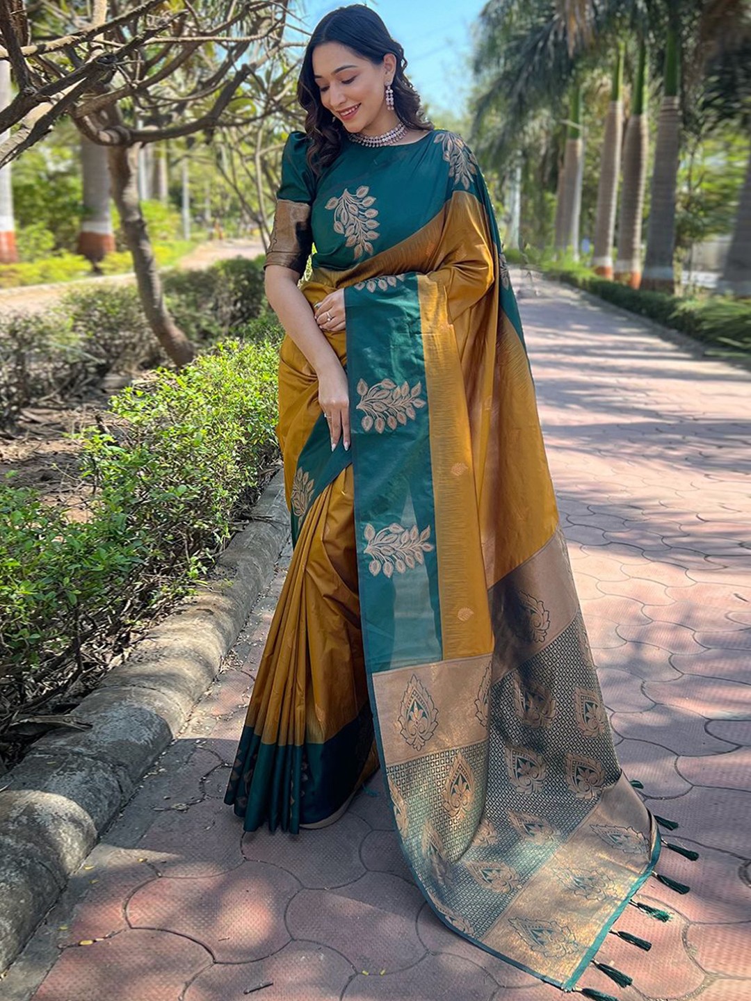 

all about you Woven Design Silk Blend Banarasi Saree, Gold