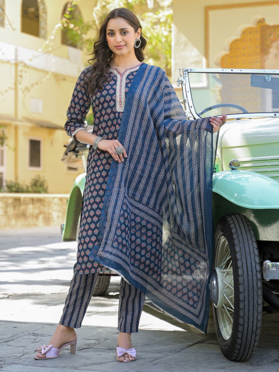 

KALINI Women Floral Printed Regular Kurta with Trousers & With Dupatta, Blue