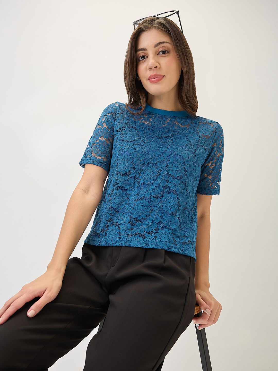 

Globus Round Neck Short Sleeves Opaque Floral Lace Party Top, Teal
