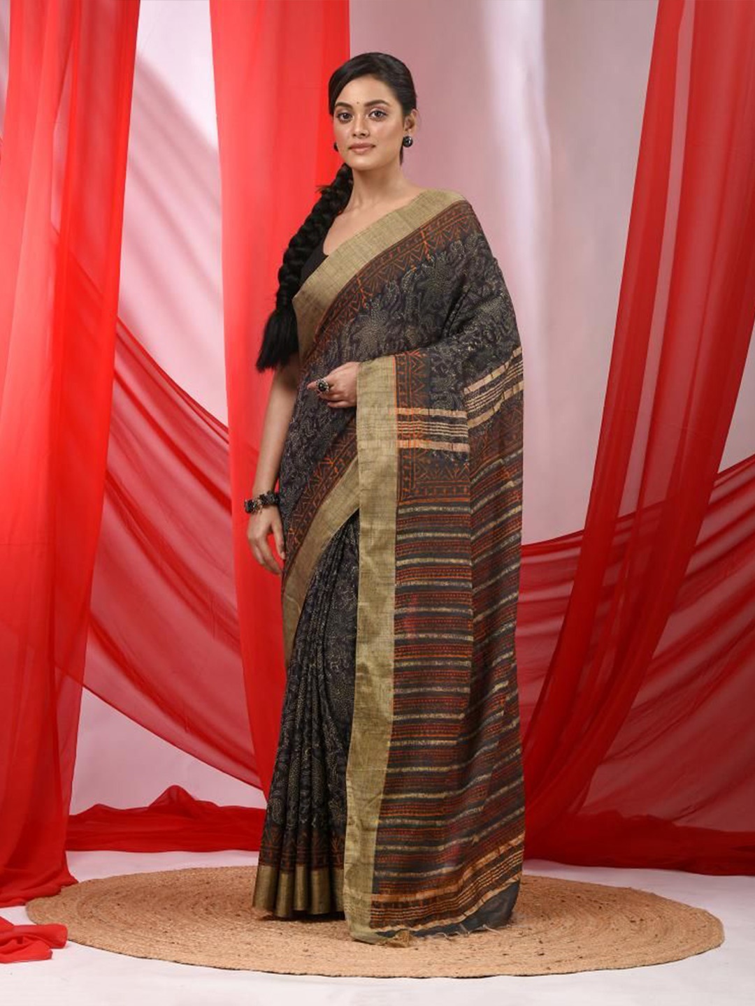 

VIBHAVARI Floral Silk Blend Saree, Green