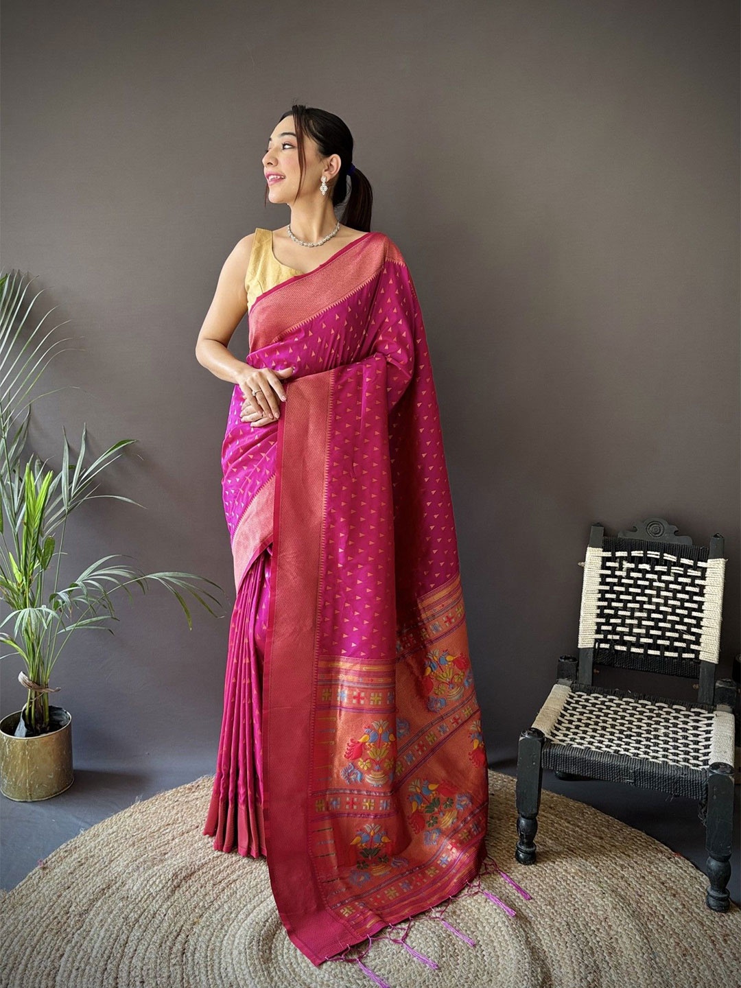 

Mitera Woven Design Zari Silk Blend Paithani Saree, Magenta