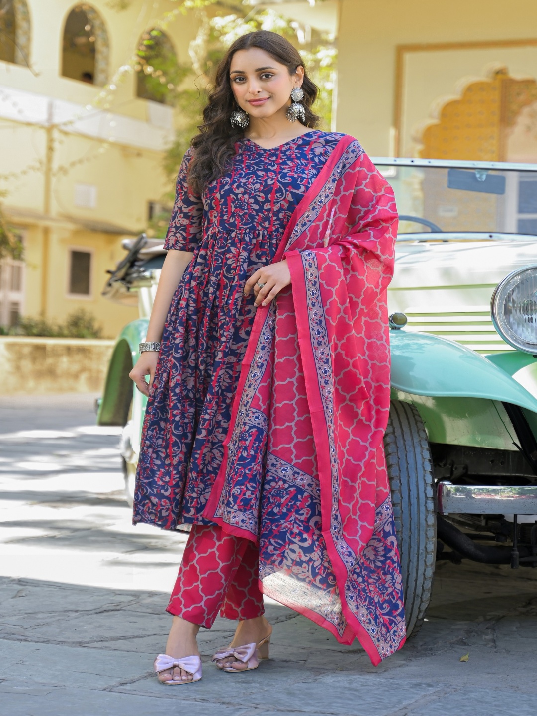 

KALINI Women Floral Printed Regular Kurta with Trousers & With Dupatta, Blue