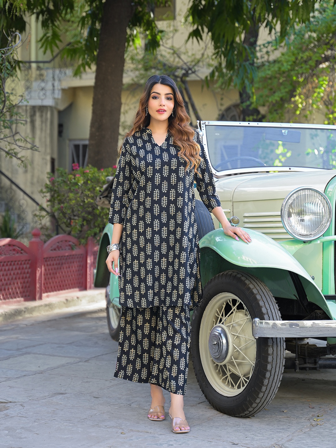 

Divena Ethnic Motifs Printed Pure Cotton Kurta With Trouser, Black