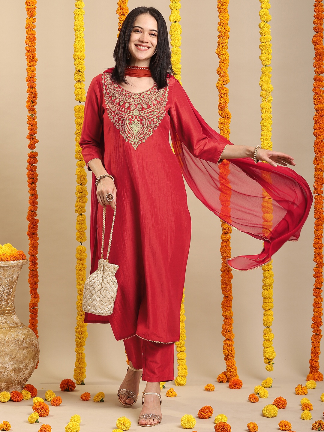

DIVASTRI Women Floral Regular Thread Work Kurta with Trousers & With Dupatta, Red