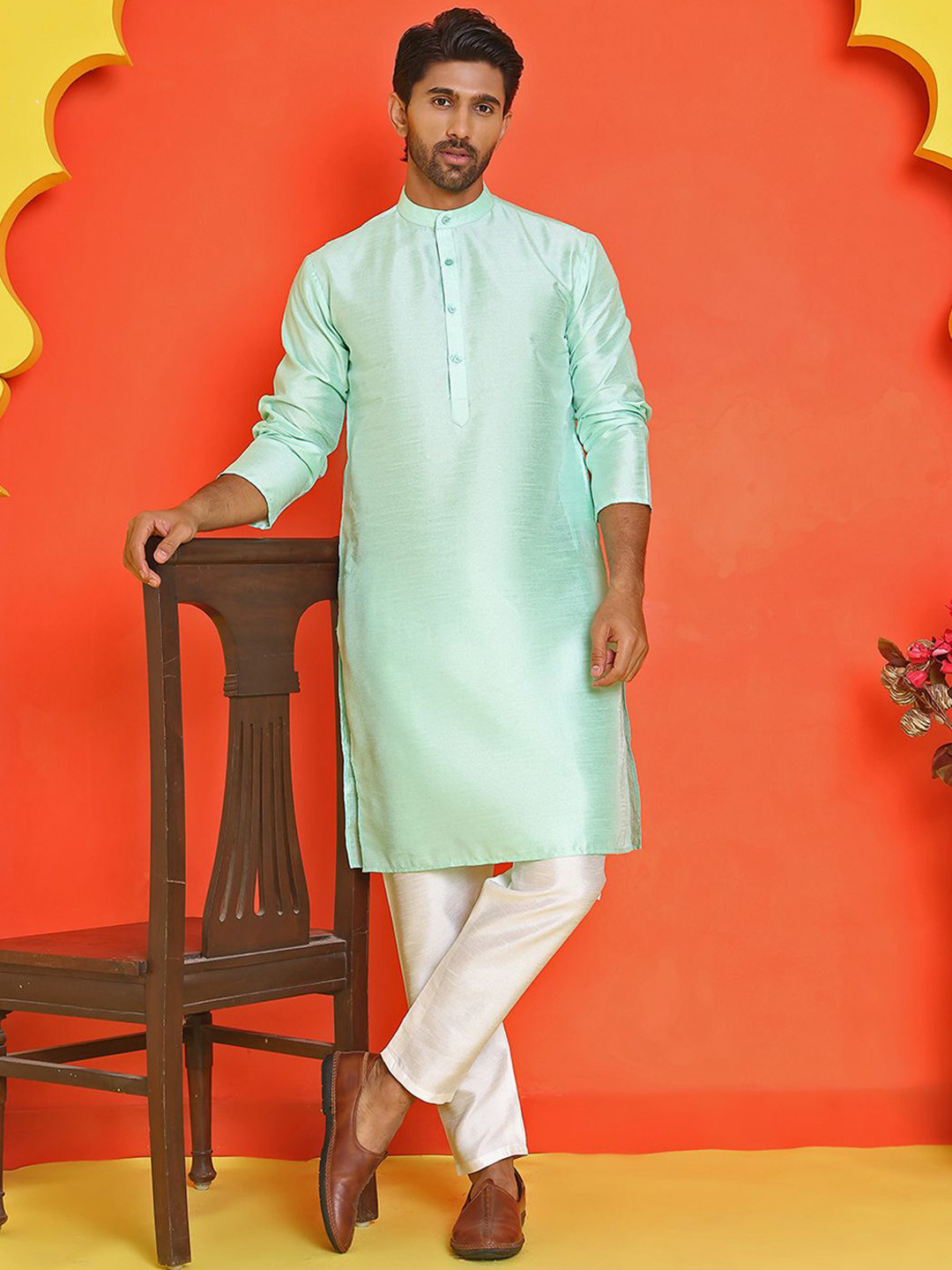 

Jompers Men Regular Dupion Silk Kurta with Pyjamas, Green