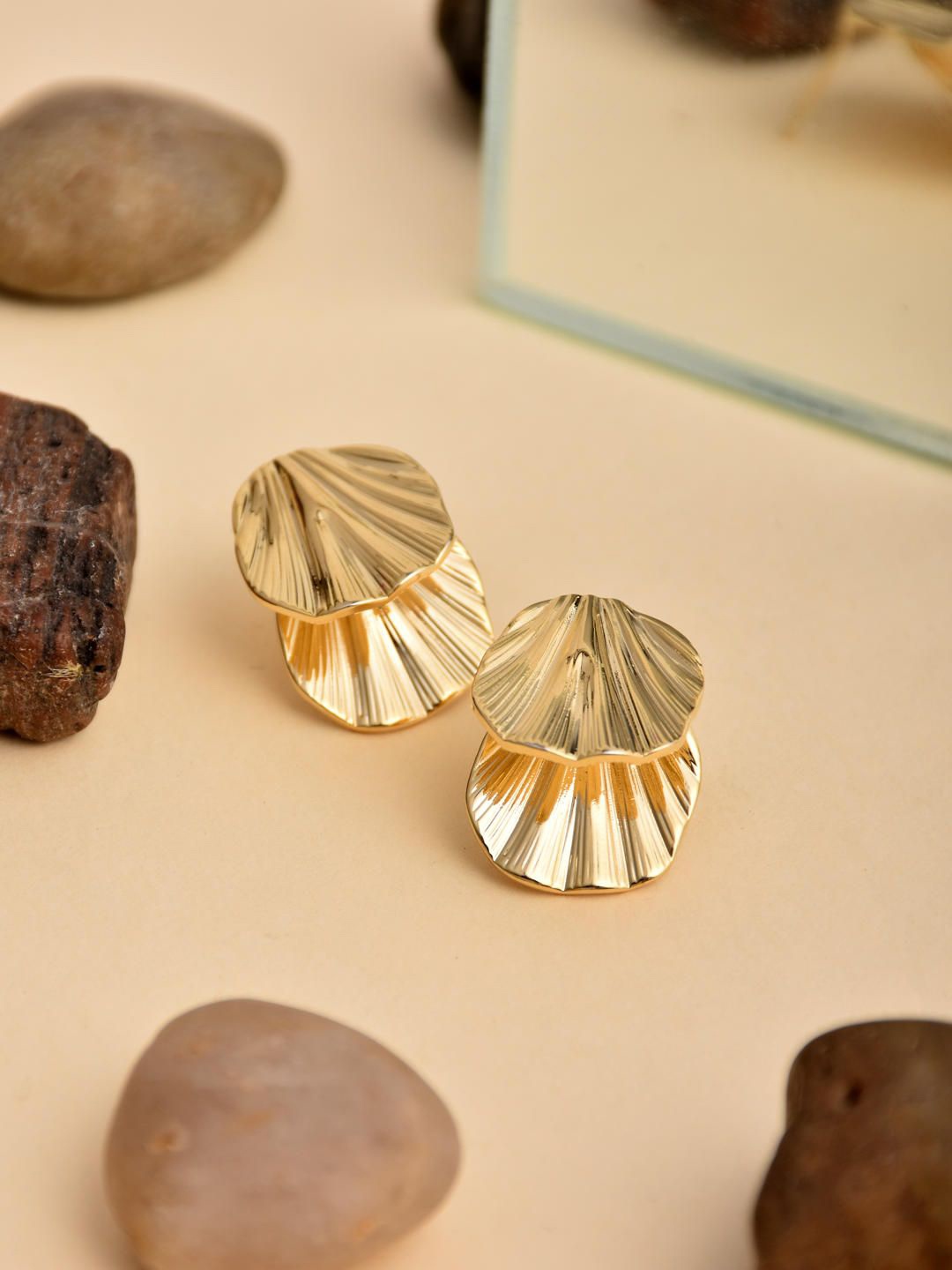 

Reenisaa Feather Shaped Studs Earrings, Gold