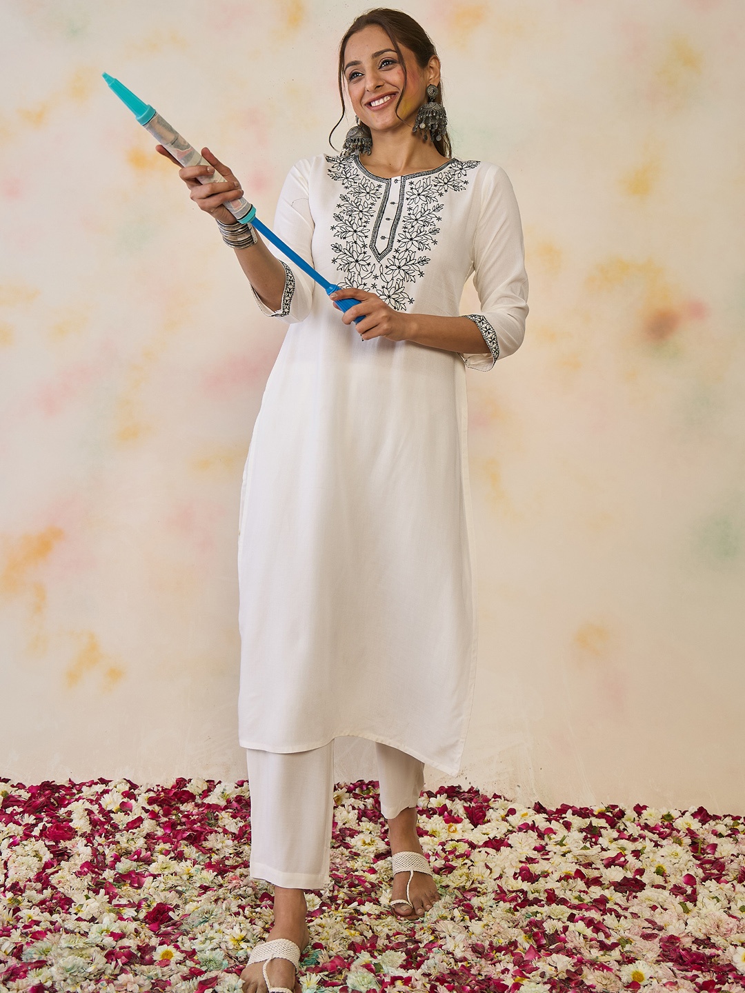 

Indo Era Women Floral Embroidered Thread Work Floral Kurta, White