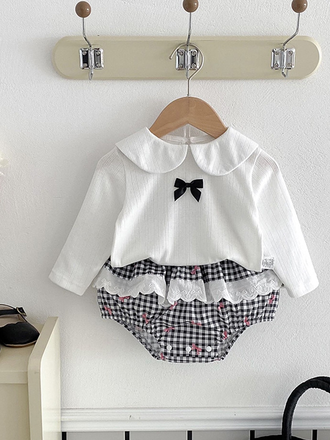 

LULU & SKY Girls Top with Shorts, White