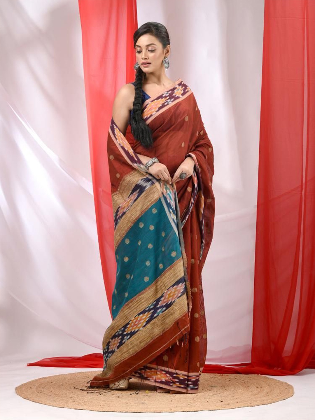 

VIBHAVARI Saree, Red