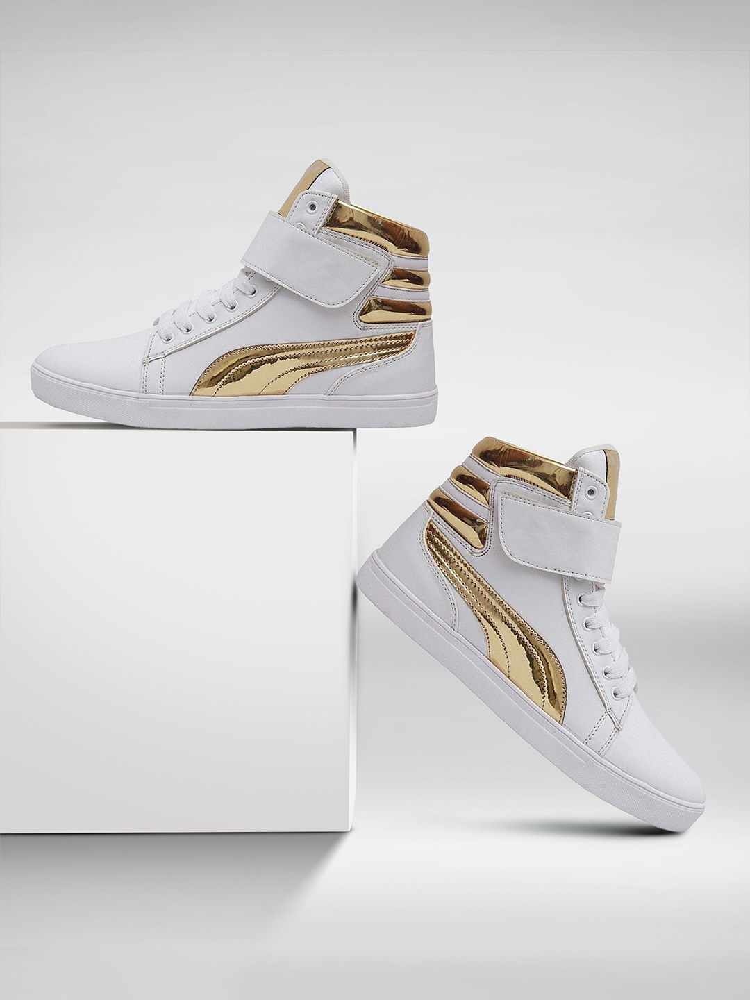 

Shoe Island Men Colourblocked Sneakers, White