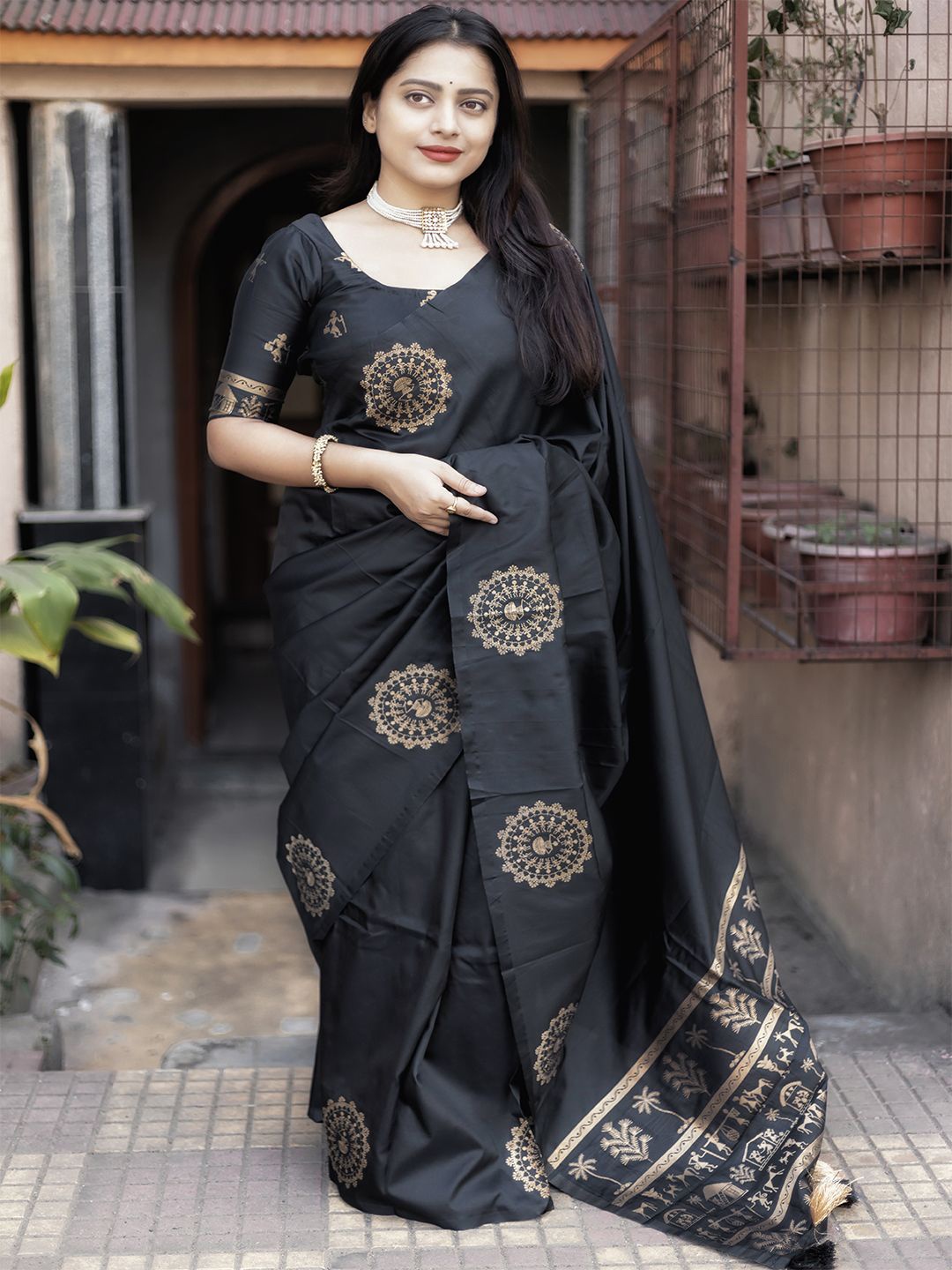 

LeeliPeeri Designer Warli Zari Silk Blend Banarasi Saree, Black