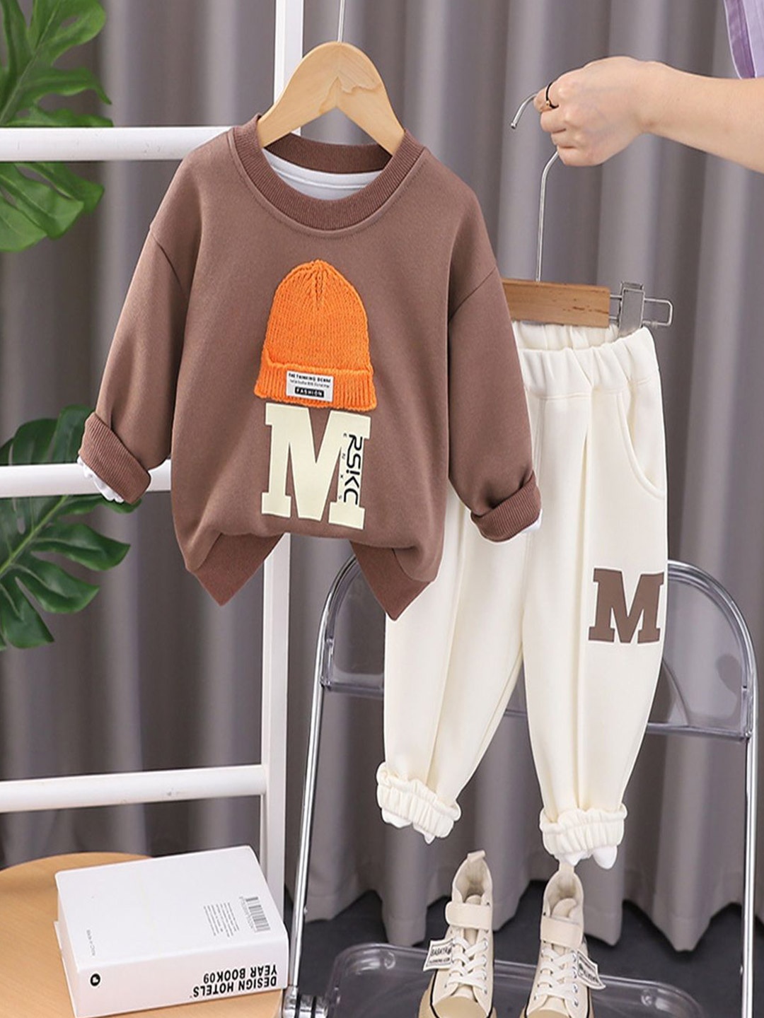 

BAESD Boys Printed Round Neck Pure Cotton Sweatshirt With Jogger, Brown