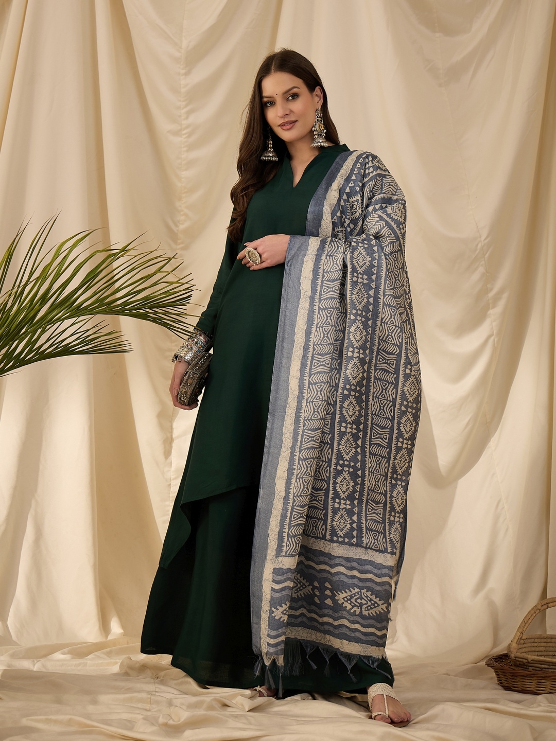 

InWeave Women Ethnic Motifs Regular Kurta with Palazzos & With Dupatta, Green