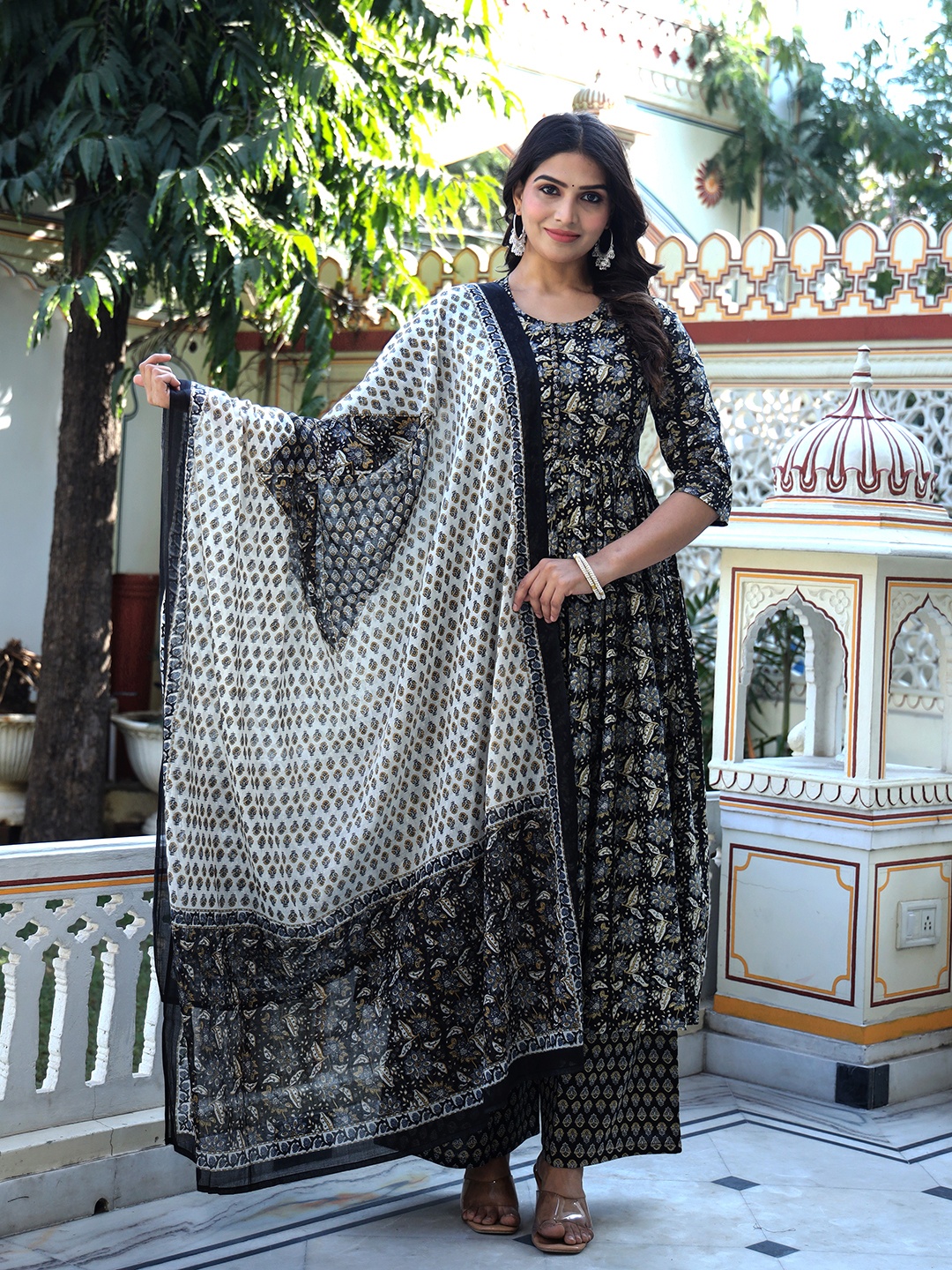 

ELVISH JAIPUR Women Ethnic Motifs Printed Regular Phulkari Pure Cotton Kurta with Palazzos & With Dupatta, Black