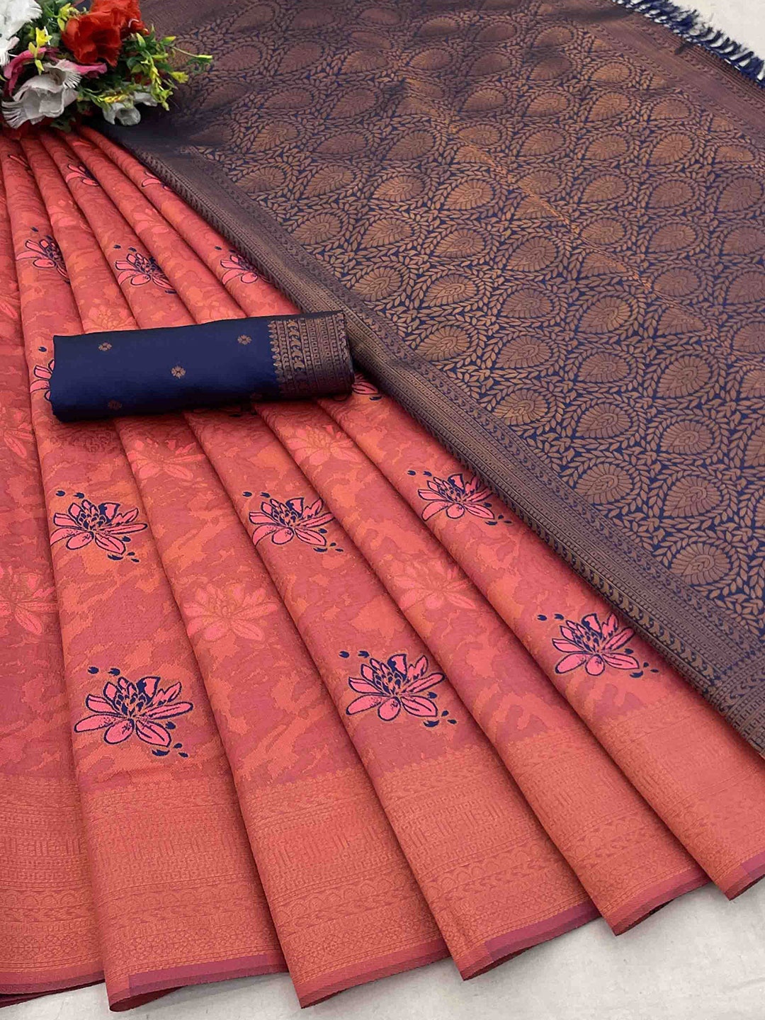 

DIVASTRI Woven Design Zari Silk Blend Banarasi Saree, Pink