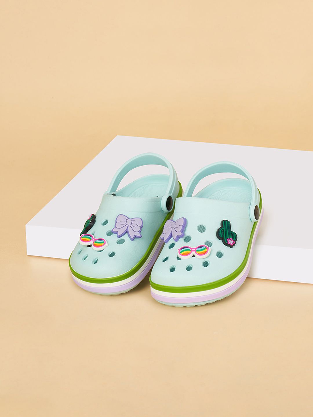 

Pantaloons Junior Girls Clogs, Blue