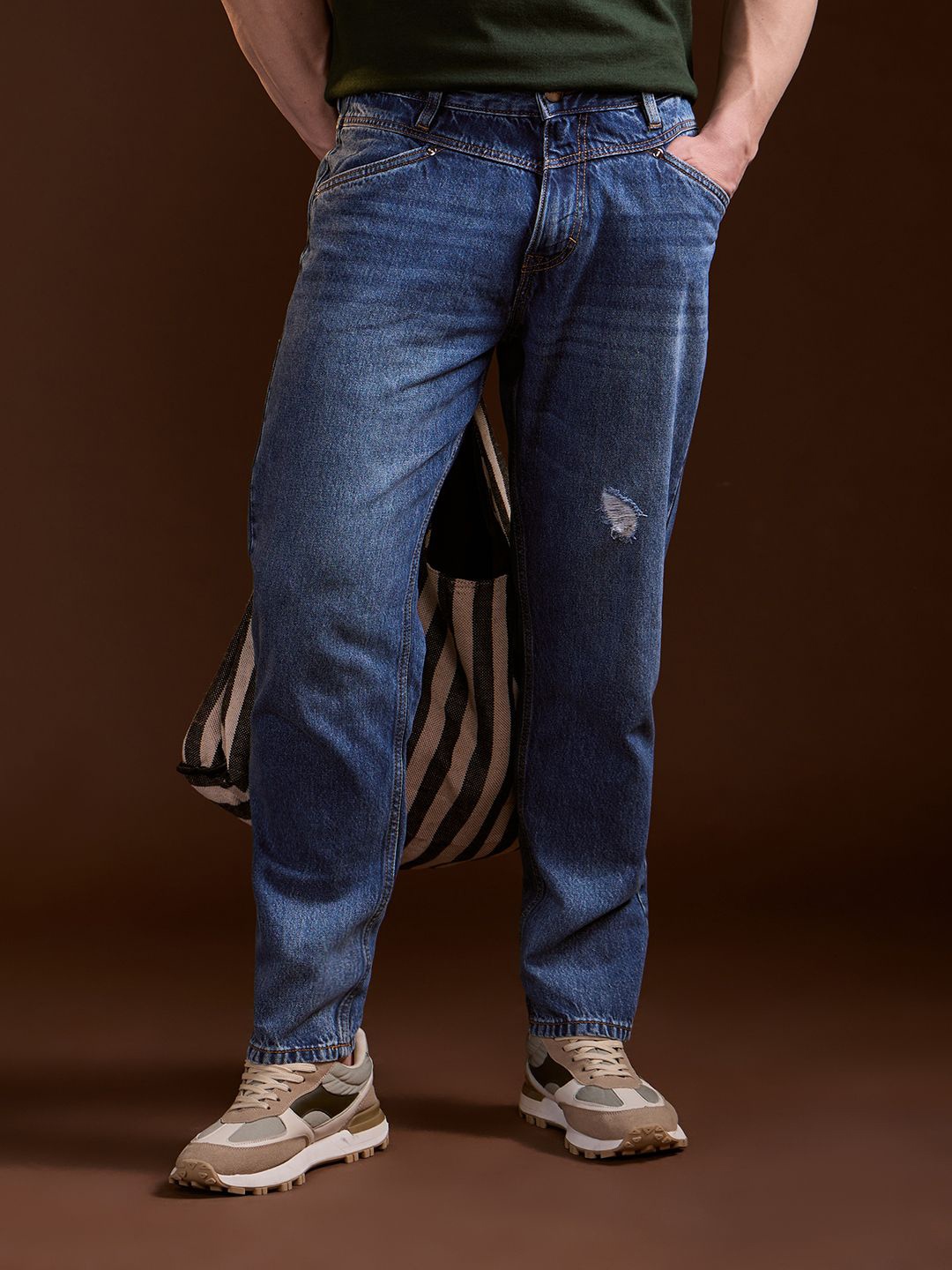 

THE BEAR HOUSE Men Relaxed Fit Low Distress Jeans, Blue