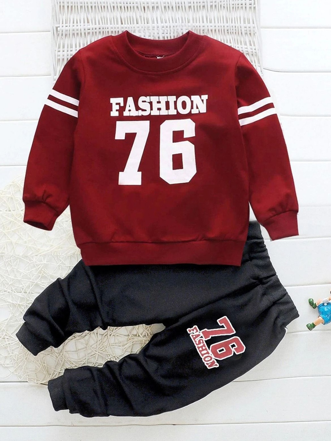

KEESOR Kids Printed Round Neck Sweatshirt With Jogger, Maroon