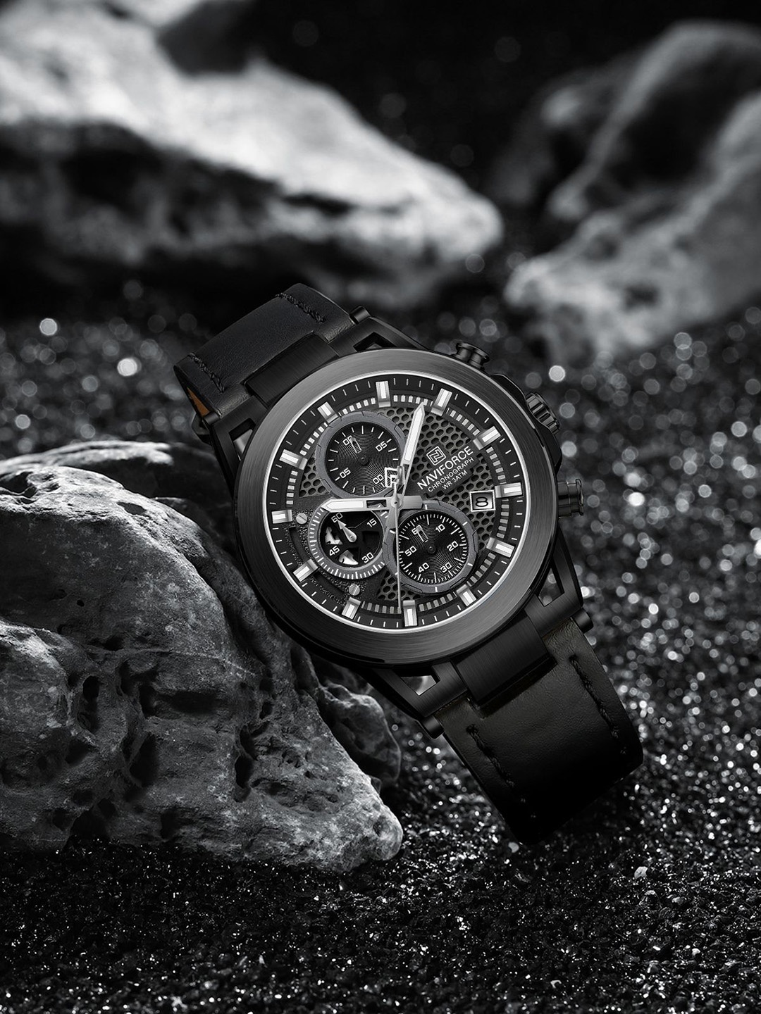 

Naviforce Men Patterned Dial & Leather Straps Analogue Chronograph Watch NF8073_B B B, Black